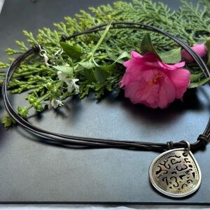 Silpada sterling Silver  925 and mother of pearl carved Pendant Necklace